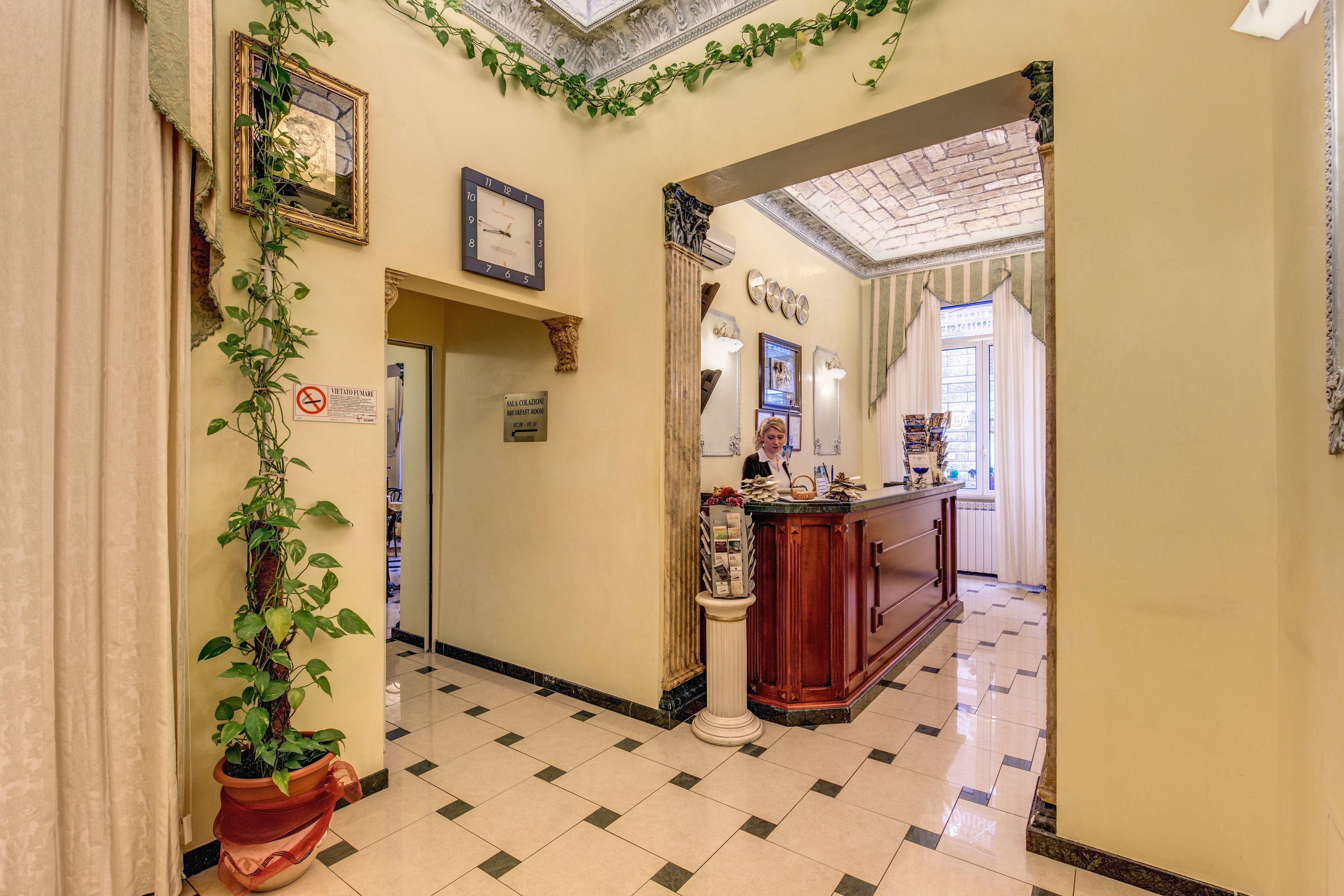 Cambridge Hotel — Photos 2
