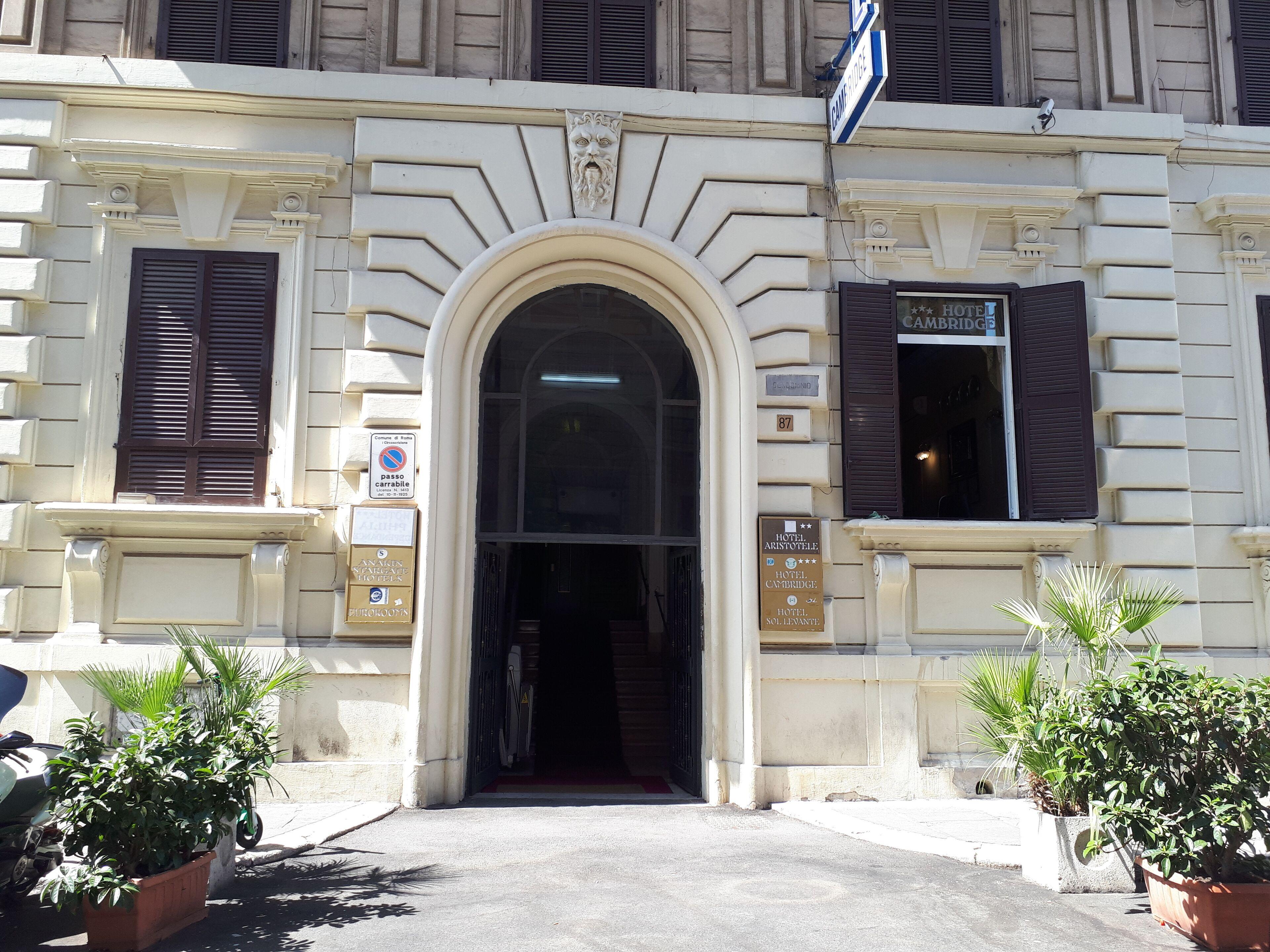 Cambridge Hotel — Photos 1